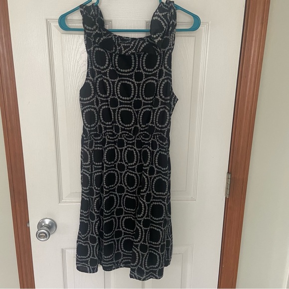 Old Navy black circle dot ruffle neckline dress size M EUC - Picture 3 of 3